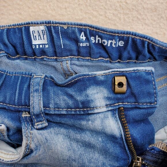 GAP Shortie distressed light wash denim jean shorts Size 4 - Picture 5 of 9